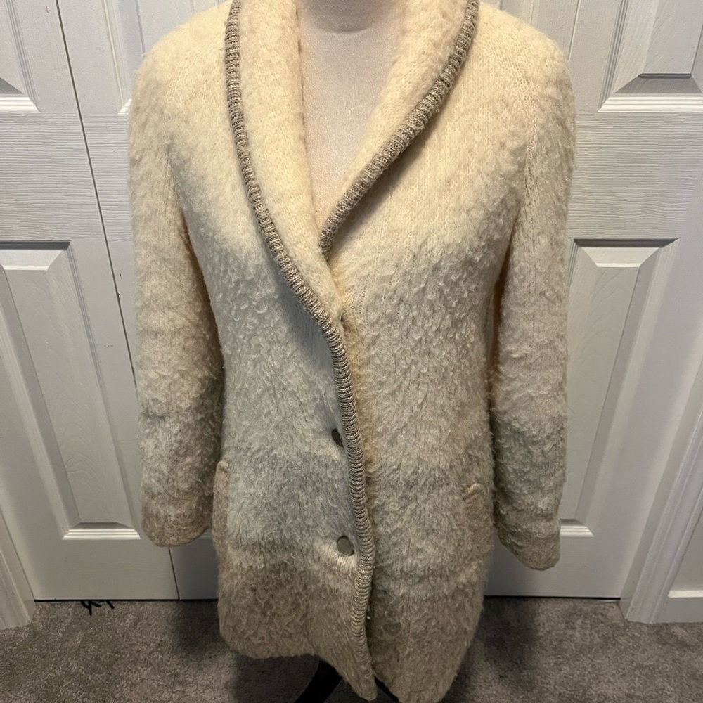 Hilda Made In Iceland 100% wool Elegant Cream Women's Coat Size S